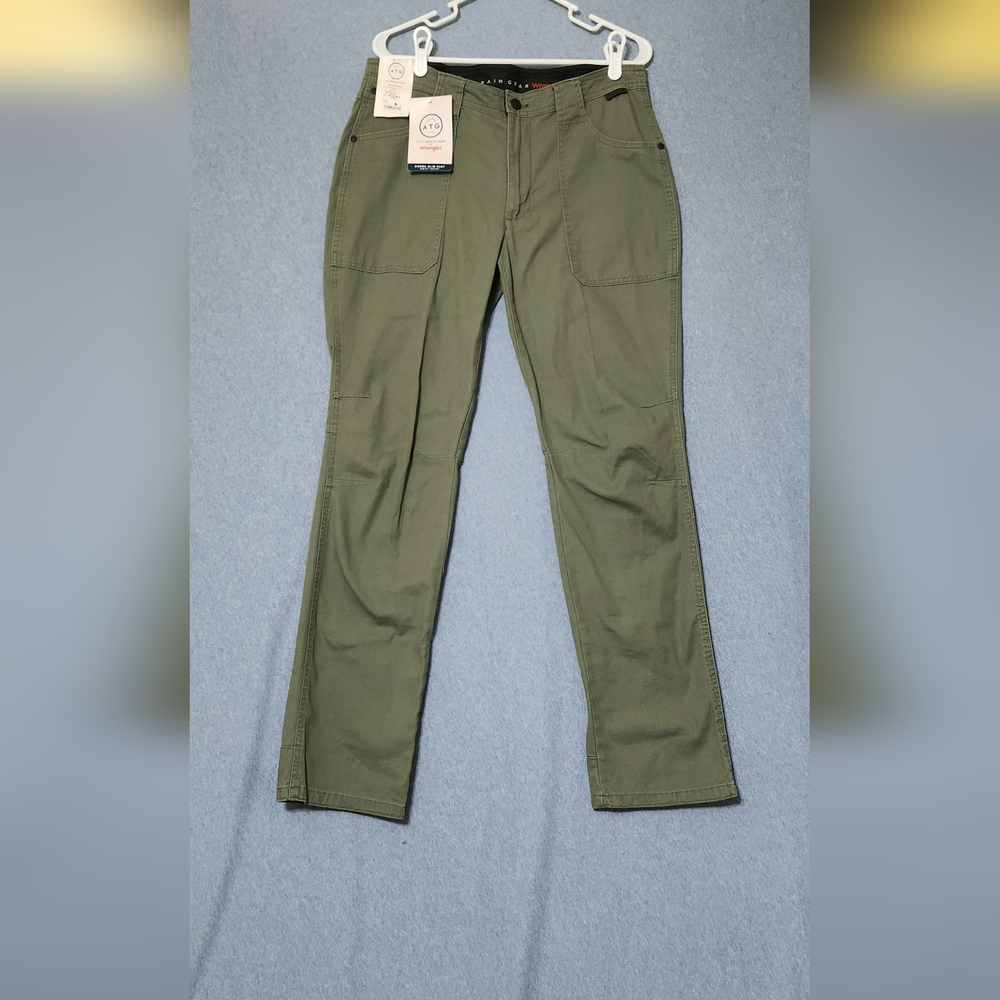 Wrangler Women's Straight Leg Pants in Khaki Green - Used